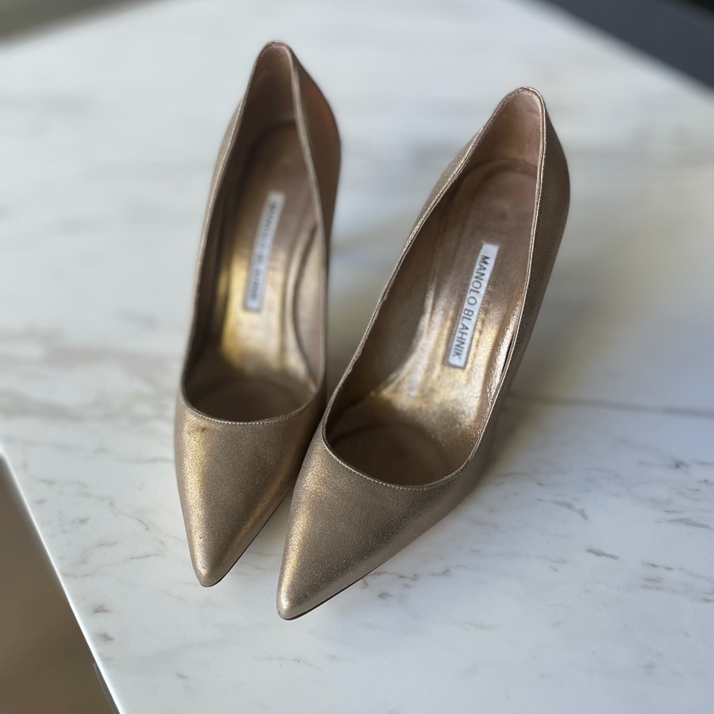 Gold Manolo Blahnik Pumps